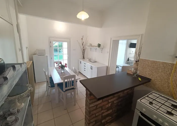 Tornacos Vendeghaz Gæstehus